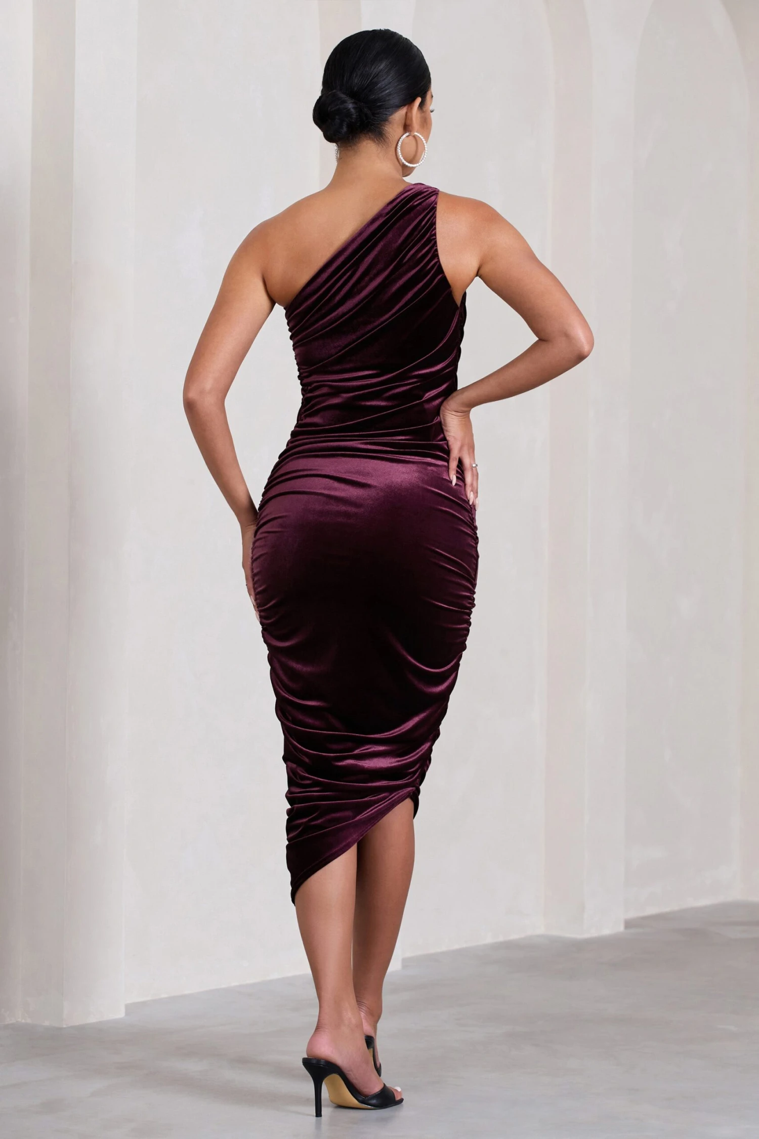 Late Night | Port Velvet Maternity Ruched One Shoulder Midi Dress 4 Late Night | Port Velvet Maternity Ruched One Shoulder Midi Dress - Image 2