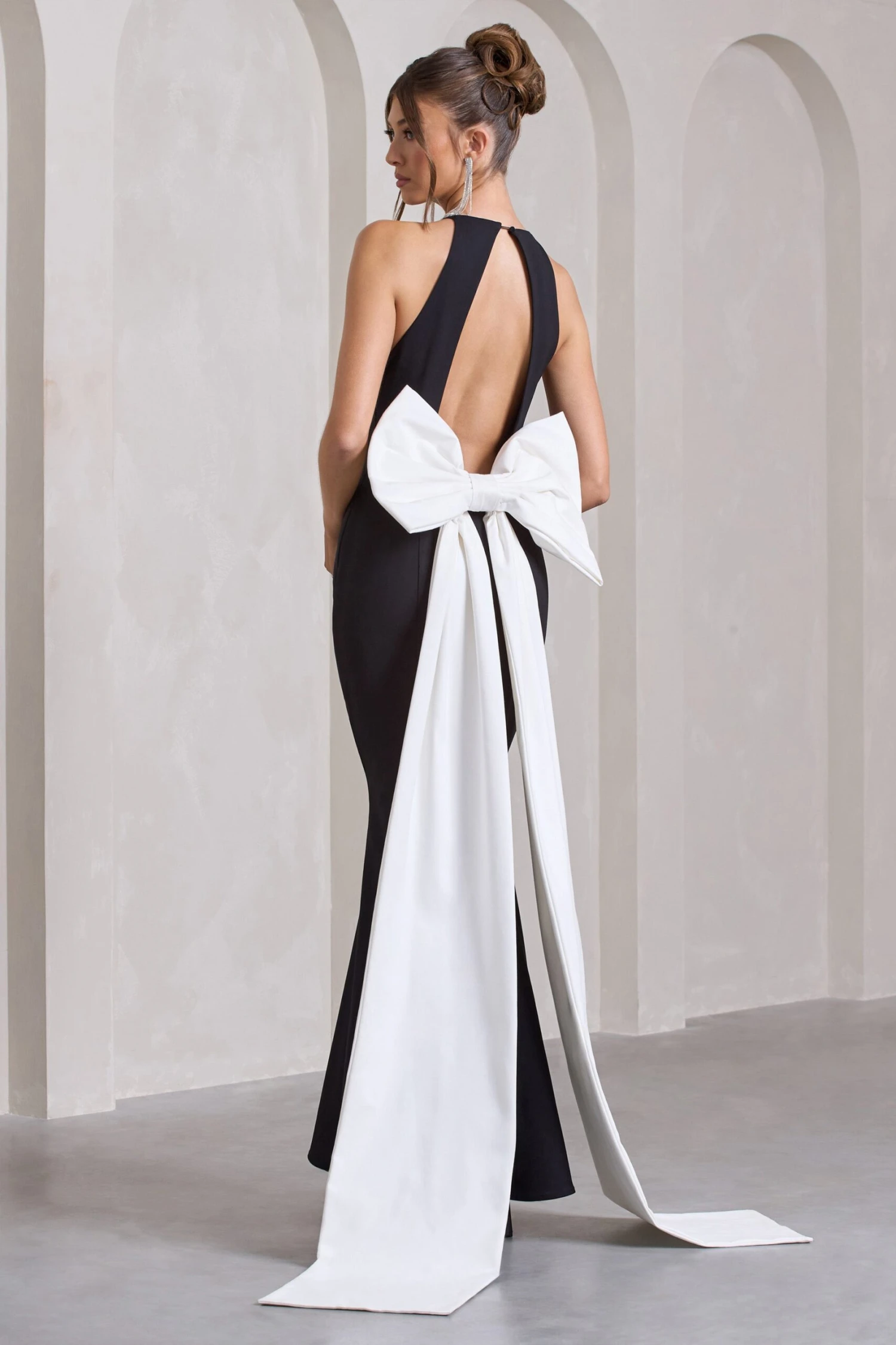 Bestow | Black Open-Back Maxi Dress With Oversized White Bow 3 Bestow | Black Open-Back Maxi Dress With Oversized White Bow
